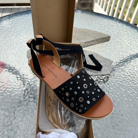 🍀 Lucky Brand Daytah2 Black Mumbai Nubuck Leather Ankle Tie Sandals Size 7M - Picture 6 of 9